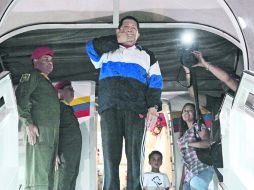 Despedida. El presidente Hugo Chávez se despidió en el Aeropuerto Simón Bolívar, en Caracas. EFE  /