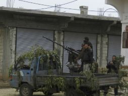 Rebeldes se enfrentaron a las fuerzas leales a al-Assad cerca del aeropuerto de Damasco. REUTERS  /
