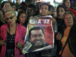 Venezolanos salen a las calles a hacer oración por la salud de su mandatario. AP  /