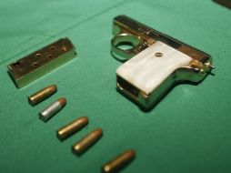 Al interior del vehículo fue asegurada una pistola del calibre .32 y varios cartuchos útiles. ARCHIVO  /