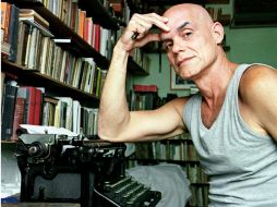 Lo apropiado es escribir mayúscula después de los dos puntos. ARCHIVO  /