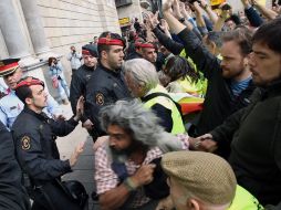 En meses pasados, muchos catalanes salieron a las calles demandando independencia de España. ARCHIVO  /