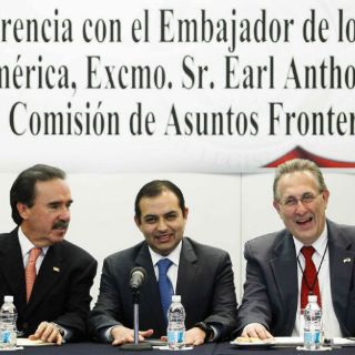 Senadores y Wayne analizan tema de seguridad en frontera