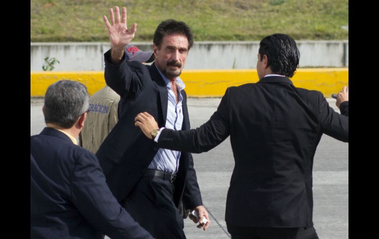 El gurú de la informática llegó a Estados Unidos a las 19:00 horas locales en un vuelo de American Airlines.  /