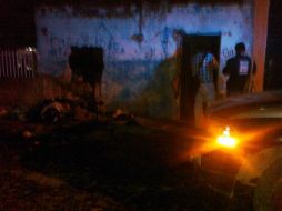 Al interior de la finca se encontraban varias toneladas de ropa y calzado en mal estado, por lo que rápidamente se propagó el incendio.  /