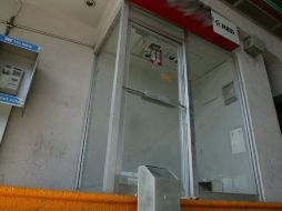 El 6 de diciembre de 2012 cinco hombres armados se robaron un cajero automático y tres cartones de cerveza.  /