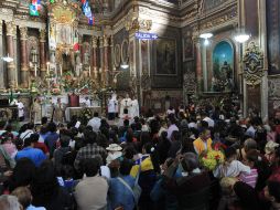 Miles de fieles asistieron al templo de El Santuario.  /
