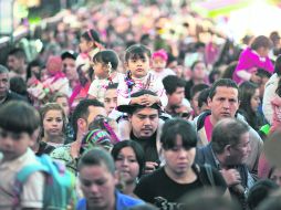 Según autoridades tapatías, más de 300 mil personas visitaron ayer el Centro Histórico, por la peregrinación mariana.  /