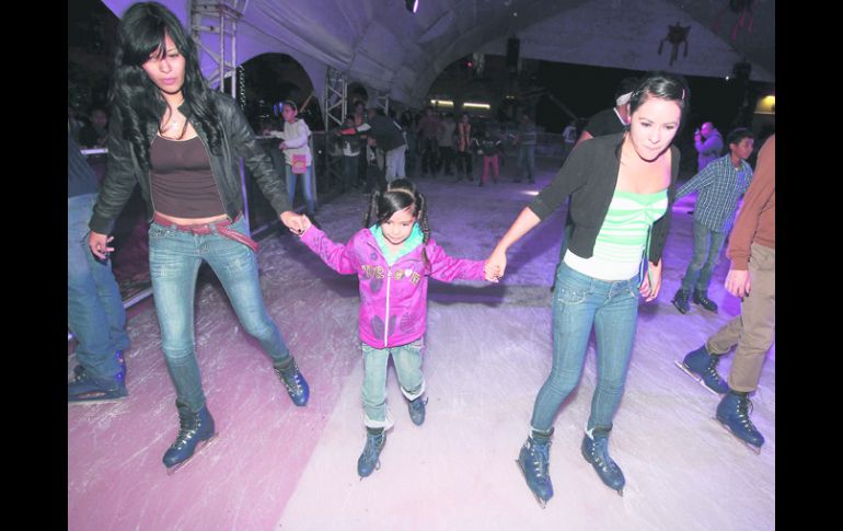 Zapopan. La plataforma congelada permanecerá abierta de lunes a viernes de 10:00 a 21:00 horas y fines de semana hasta las 22:00 horas.  /