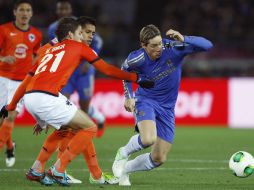 Fernando Torres (d) del Chelsea durante el encuentro semifinal ante Monterrey en el Mundial de Clubes de Japón. REUTERS  /