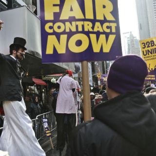 Los teatros de Broadway afrontan una huelga de sus empleados para Navidad