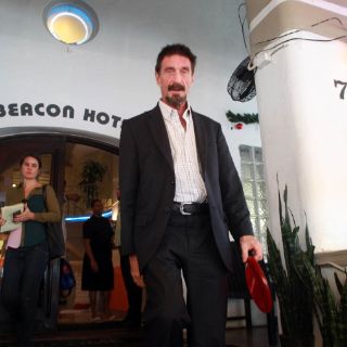 McAfee debería ser interrogado, dice familia de asesinado