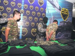 PRESENTADOS. Los presuntos delincuentes, en la base central de la Policía estatal.  /