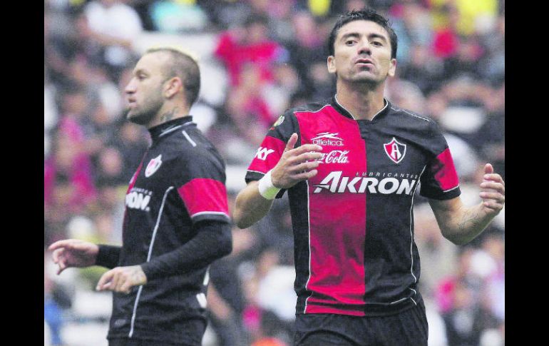 Poca productividad. Héctor Mancilla (derecha) sólo estuvo un torneo con los Zorros, en donde anotó seis goles. MEXSPORT  /