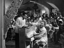 Imagen de la película donde se ve a ''Sam'' interpretando ''As Time Goes By''. ESPECIAL  /