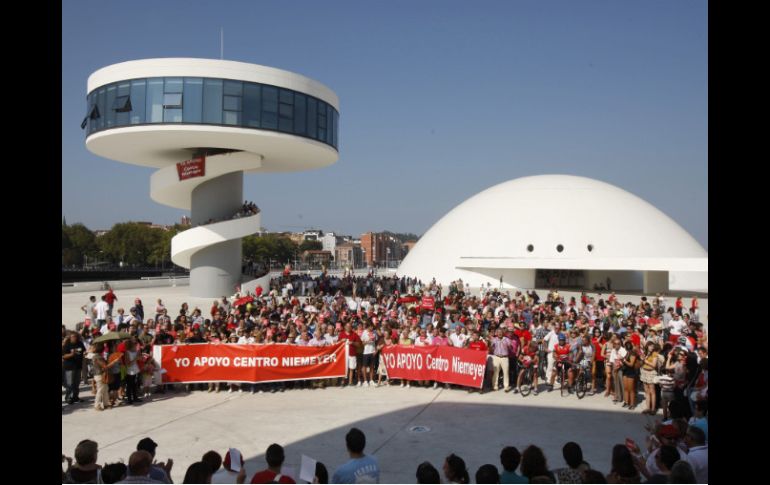Recientemente el centro Nyemeyer en Avilés fue defendido por manifestantes de desaparecer. ARCHIVO  /