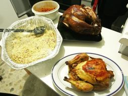 En el centro de México se acostumbra la ensalada navideña acompañada de pavo relleno o lomo. ARCHIVO  /