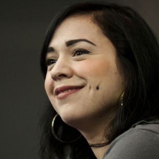 Carla Morrison dona guitarra para ayudar a niños con cáncer