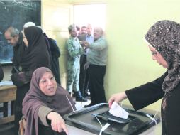 Morsi movilizó a 120 mil militares para resguardar los centros de votación,  que tuvieron una afluencia muy concurrida. REUTERS  /