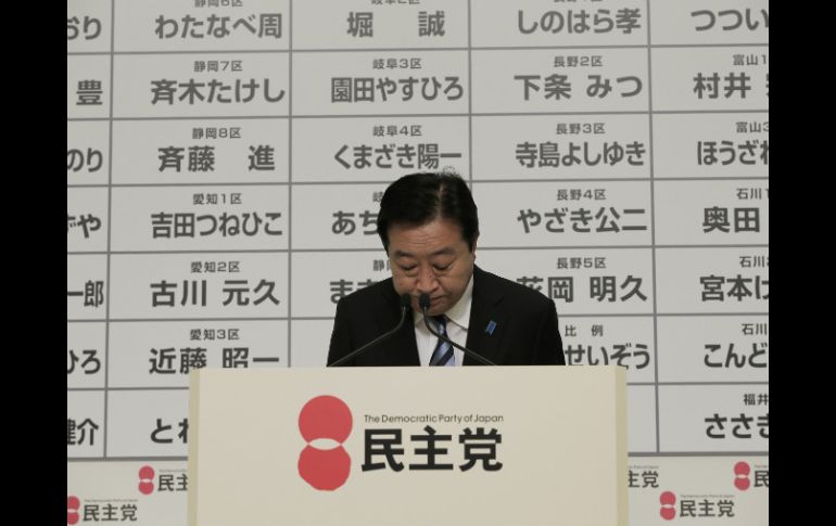 Noda al momento de anunciar su renuncia durante conferencia de prensa. AP  /