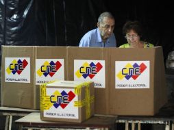 Los votantes acuden a las casillas a elegir a sus gobernantes. REUTERS  /