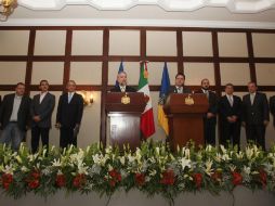 Emilio González y el gobernador electo, Aristóteles Sandoval realizaron una conferencia de prensa en Casa Jalisco.  /