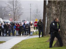 La Policía Estatal acudió al lugar para asegurar a los evacuados. REUTERS  /
