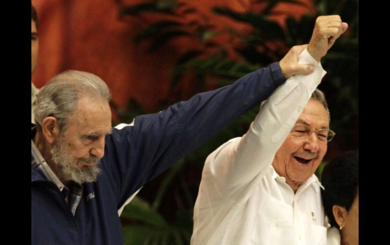 Las candidaturas de Fidel y Raúl Castro fueron aprobadas para las elecciones de febrero próximo. ARCHIVO  /