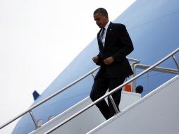 El presidente de EU, Barack Obama, a su llegada al Aeropuerto Internacional Bradley, en Hartford, la capital de Connecticut. REUTERS  /