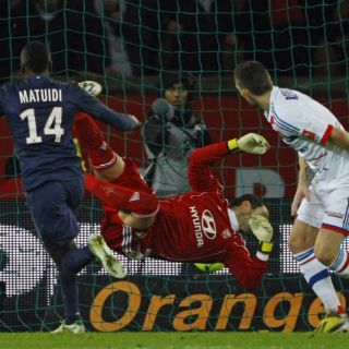 PSG arrebata al Lyon el liderato