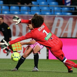 Ochoa se queda sin técnico en el Ajaccio