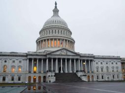 Imagen del Capitolio, donde la cámara de representantes discute estrategia para evitar un abismo fiscal. REUTERS  /