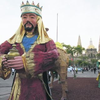 Nacimiento gigante adorna el primer cuadro