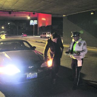 Sancionan a 98 conductores en el primer fin de semana