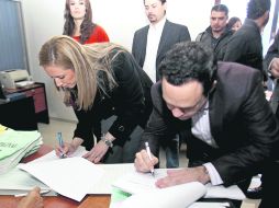 Presentan denuncia. Los cinco diputados de Movimiento Ciudadano acudieron a la Procuraduría estatal.  /