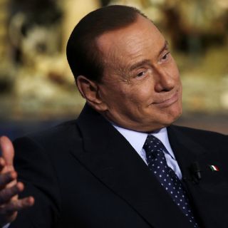 Berlusconi asegura que regresa a la política para salvar a Italia