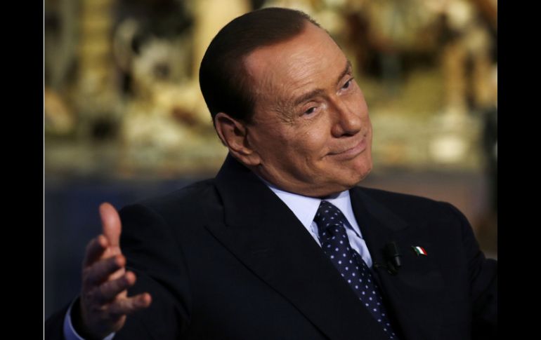 El ex primer ministro italiano, Silvio Berlusconi, aseguró que competirá en las elecciones por sentido del deber. AP  /