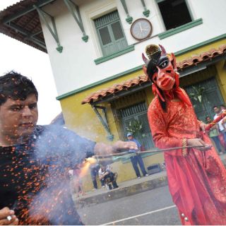 Al menos 44 quemados por petardos en El Salvador