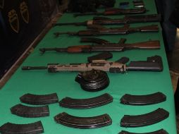 En la revisión, los estatales les encontraron cuatro fusiles AK-47, un rifle 308, 16 cargadores y 447 balas calibre 7.62x39.  /