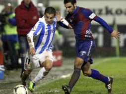 La vuelta de la eliminatoria se definirá el 8 de enero en La Rosaleda. EFE  /