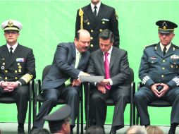 Gira en Chihuahua. El Mandatario se reunió con el el gobernador del César Duarte (a su derecha). NTX  /