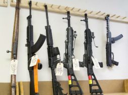 Vista de unos rifles de asalto semiautomáticos. EFE  /