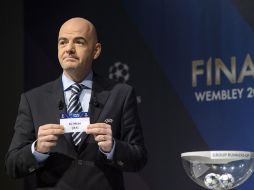 El secretario general de la UEFA, Gianni Infantino durante el sorteo de octavos de final de la Champions League. AFP  /