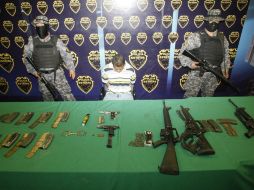 La Policía aseguró tres fusiles AR-15, cuatro pistolas calibre .9 milímetros, 334 balas de diferentes calibres y siete vehículos.  /