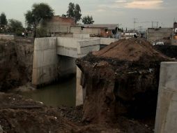 La obra, incluye originalmente la construcción de tres túneles para desahogar el tránsito vehicular por paso del ferrocarril. ARCHIVO  /