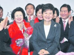 Conservadora. Durante la campaña, Park Geun-hye se comprometió por un entorno empresarial más justo. AP  /