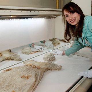 En Viena: diente de leche y traje de bautismo de Sisi