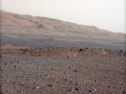 Expertos se dan a la tarea de buscar impactos, medir su tamaño y velocidad de impacto. ARCHIVO  /