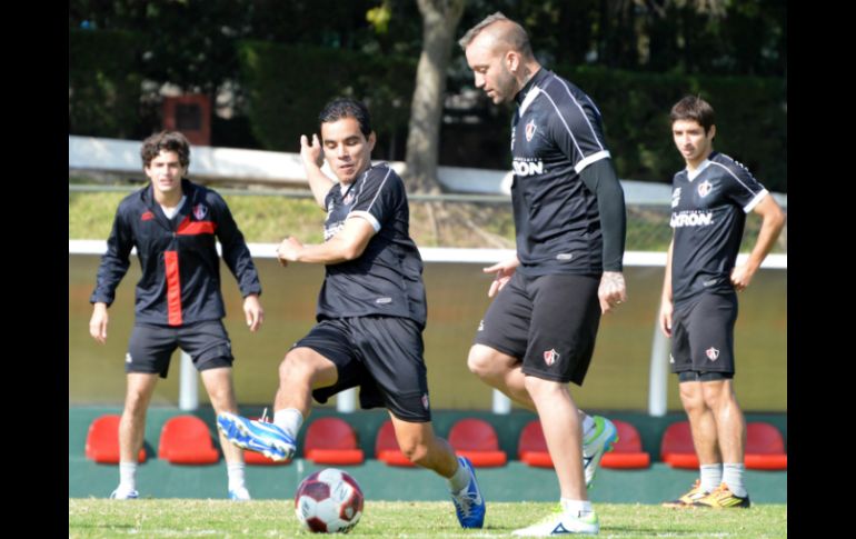 Bravo (i) y Vuoso (d) durante la sesión de entrenamiento en Atlas Colomos.  /