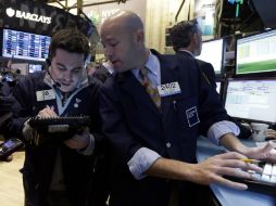Una fuerte baja en un mercado preocupado de no llegar a un acuerdo sobre el déficit antes de fin de año. AP  /